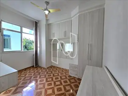 Quarto de lateral esquerda