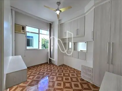 Quarto de lateral esquerda