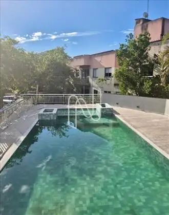 Piscina.