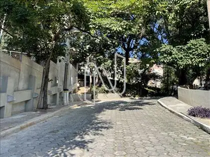 Acesso ao condomínio.