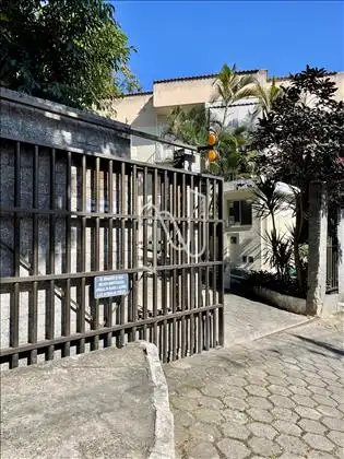Acesso ao condomínio.