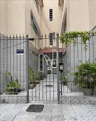 Acesso ao prédio.