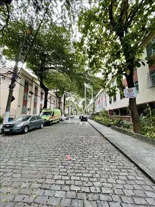 Rua do condomínio.