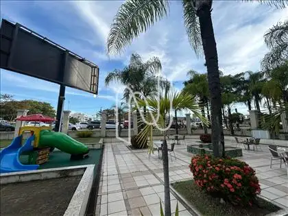 Área de lazer com restaurantes e playground