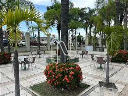 Área de lazer com restaurantes e playground