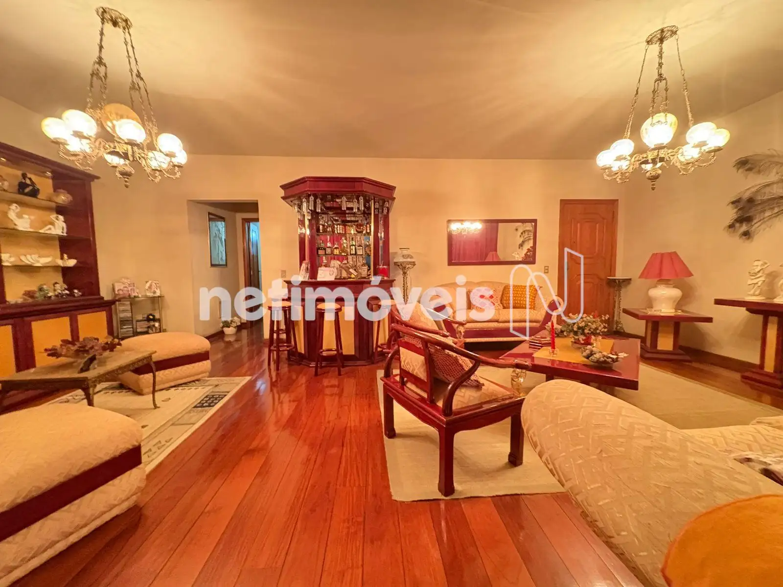 Sala em dois ambientes (estar e visita)