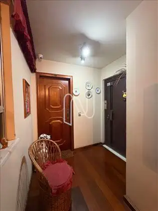Sala íntima com acesso ao elevador privativo