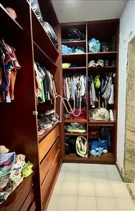 Closet/suite 2. 