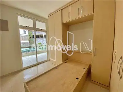Quarto 02 com acesso a varanda 
