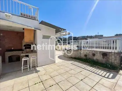 Área de lazer com churrasqueira 