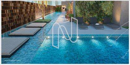 Piscina, deck molhado e solarium.