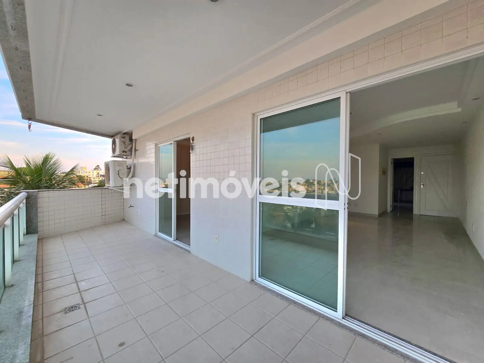 Varanda acoplada com sala