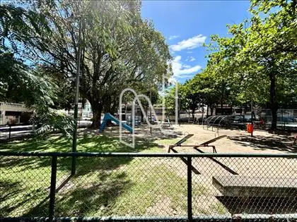 Vista da praça em frente