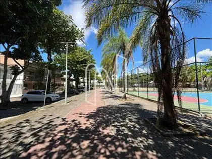 Quada na Praça em frente