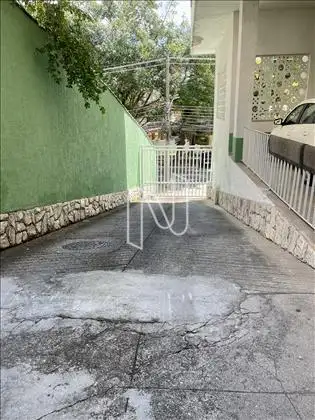 Entrada da garagem. 