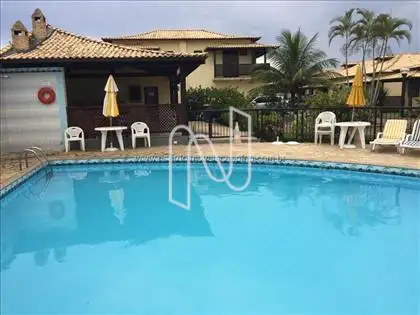 Condomínio com piscina 