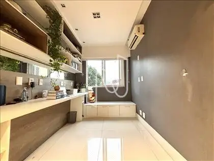 terceiro quarto transformado em escritório 