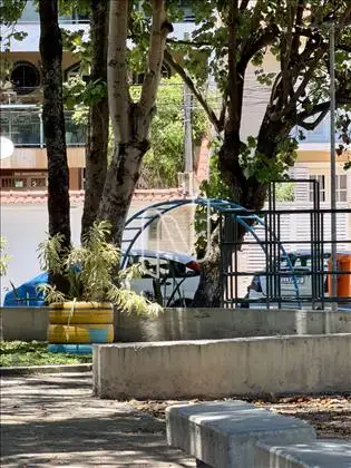 Praça/espaço kids.