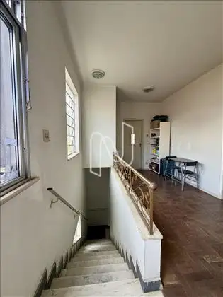 Acesso ao 1° andar. 