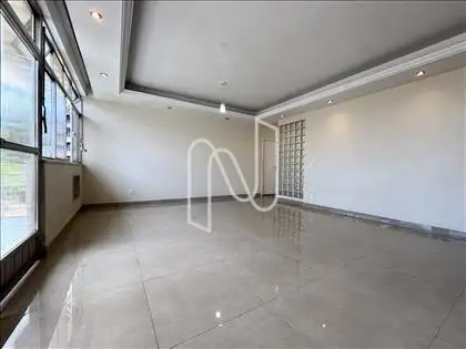 Sala com acesso a varanda 