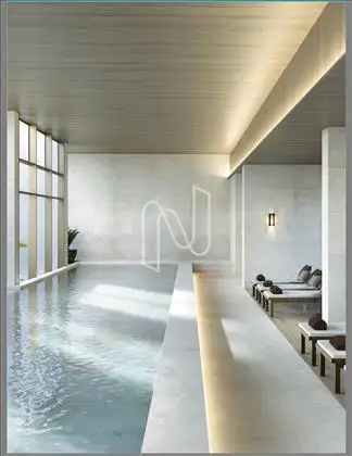 Piscina coberta climatizada com raia.
