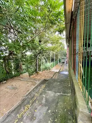 Acesso ao playground coberto.