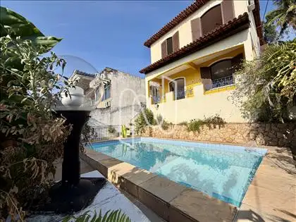 Piscina.