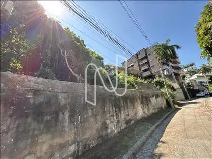 Frente pela Rua Monsenhor Magaldi