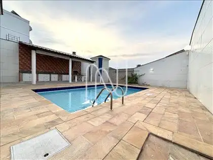 Área de lazer com piscina