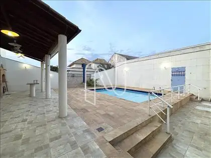 Área de lazer com piscina