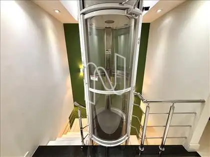 Elevador do primeiro para o segundo pavimento