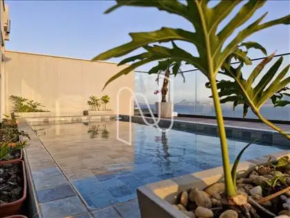 Piscina com deck ducha