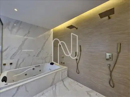 Banheira de hidromassagem