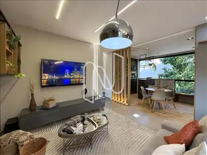Sala com visão da varanda fechada