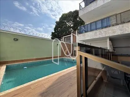 Piscina do condomínio