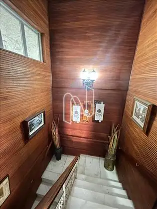 Escada de acesso ao 2º pavimento