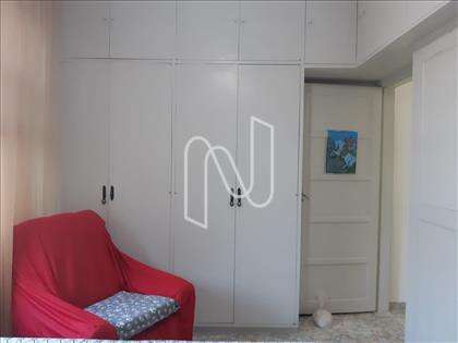 Quarto 1 com armário embutido