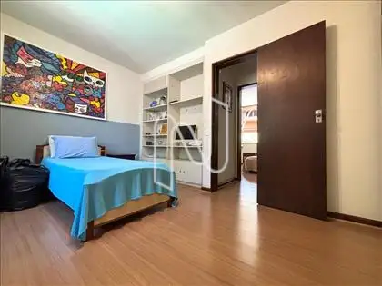 Terceiro quarto do segundo andar 