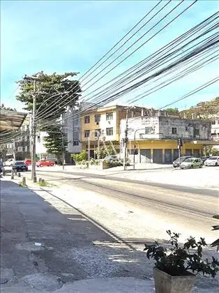 Vista do lado direito do prédio