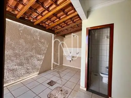 10 - Área de Serviço e Banheiro banheiro Exte