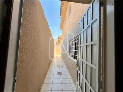 11 - Acesso lateral de serviço 