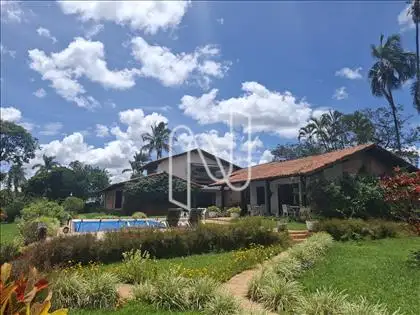 Fachada voltada para o lago