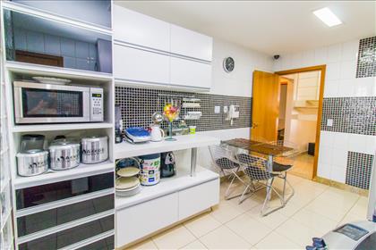 08- Cozinha e porta de serviço