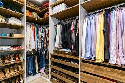 19 - Closet