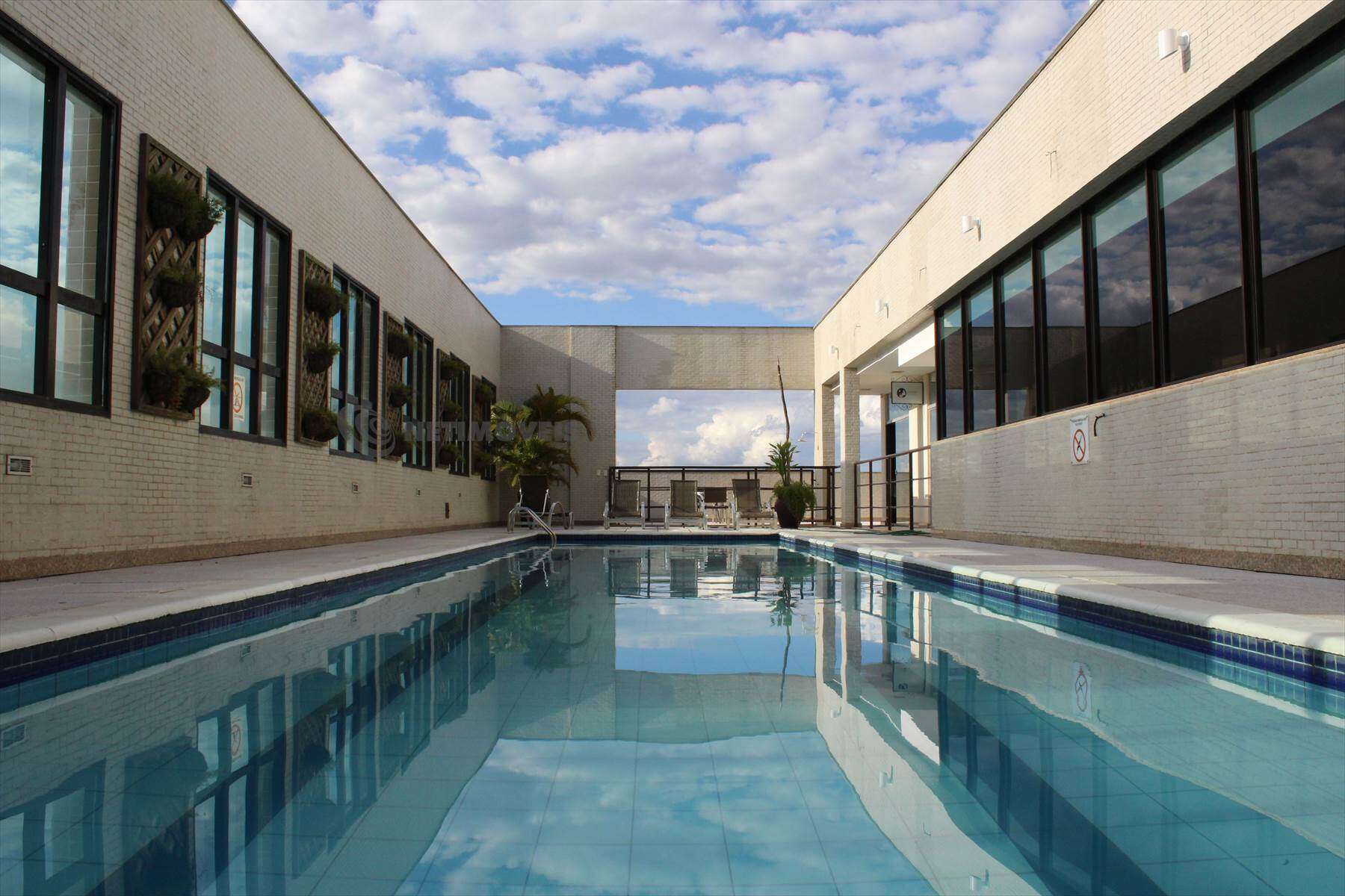 01 - Piscina.jpg