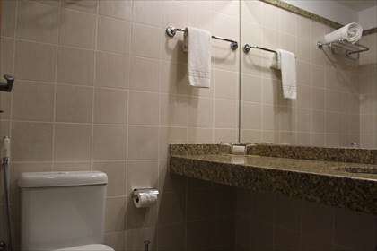 08 - Banheiro outro ângulo.jpg