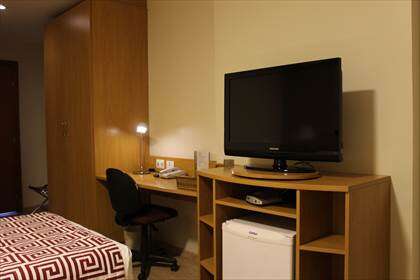 06- Flat com frigobar e bancada.jpg