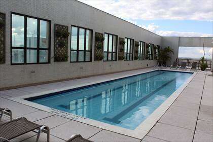 11 - Piscina com raia.jpg