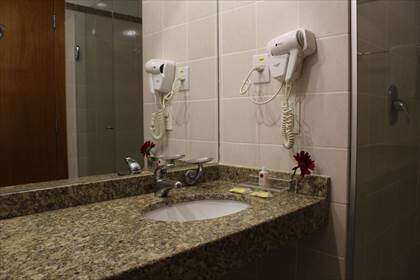 07 - Banheiro do Flat.jpg
