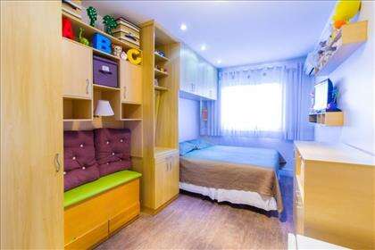 15 - Quarto 1 com armários planejados.jpg